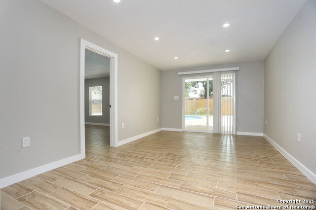 Image 13 of 21 For 446 Savannah Dr