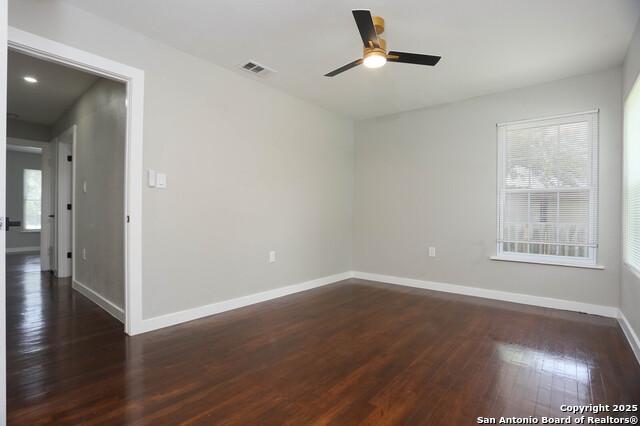 Image 17 of 21 For 446 Savannah Dr