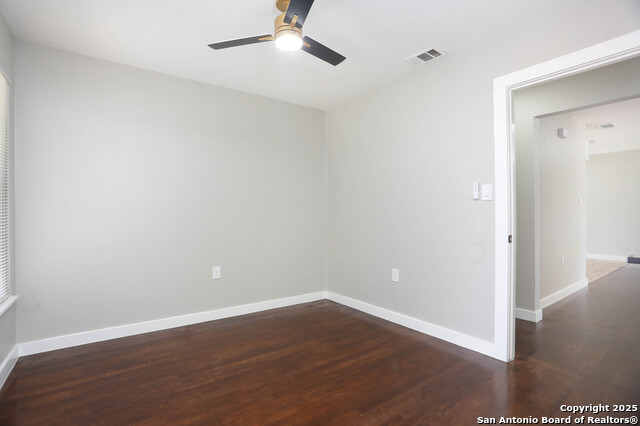 Image 19 of 21 For 446 Savannah Dr