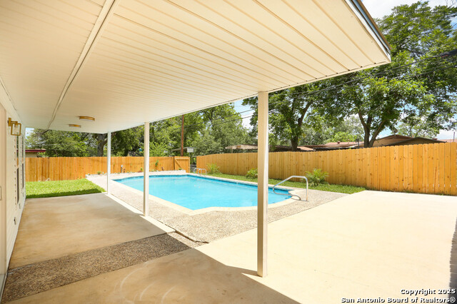 Image 3 of 21 For 446 Savannah Dr