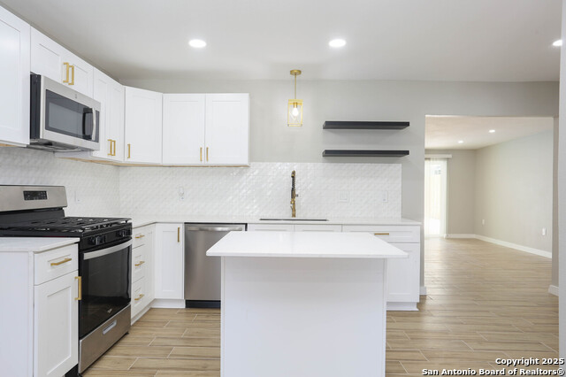 Image 7 of 21 For 446 Savannah Dr