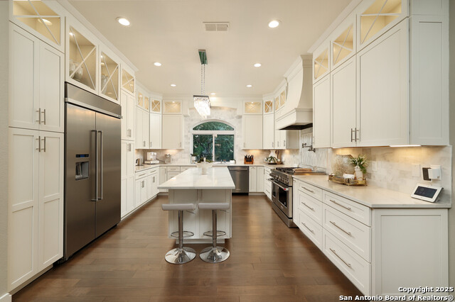 Listing photo id 9 for 19727 La Sierra Blvd