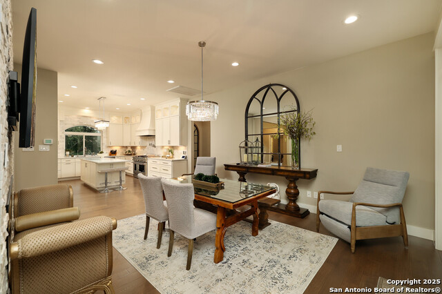 Listing photo id 10 for 19727 La Sierra Blvd