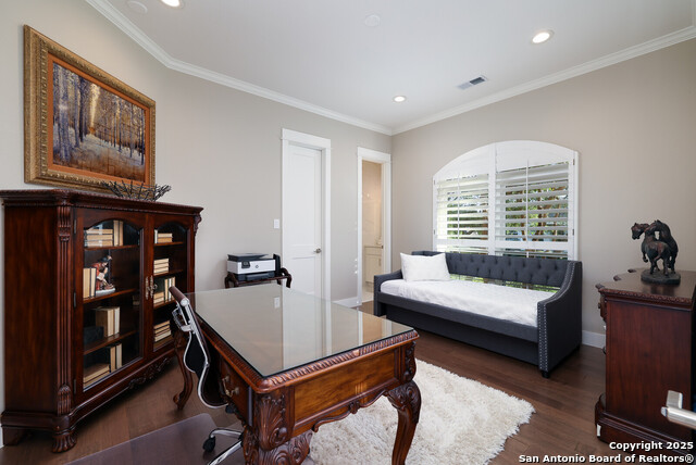 Listing photo id 12 for 19727 La Sierra Blvd