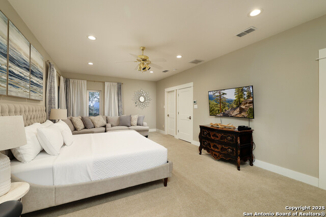 Listing photo id 14 for 19727 La Sierra Blvd