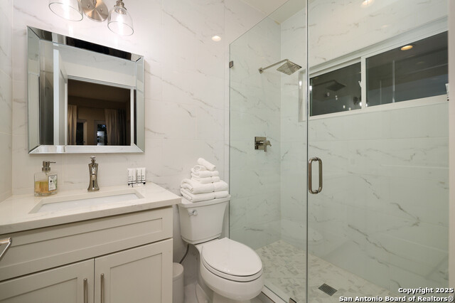 Listing photo id 21 for 19727 La Sierra Blvd