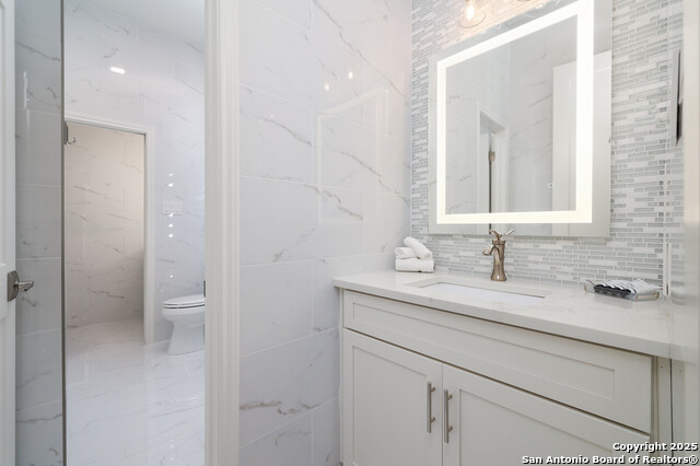 Listing photo id 23 for 19727 La Sierra Blvd