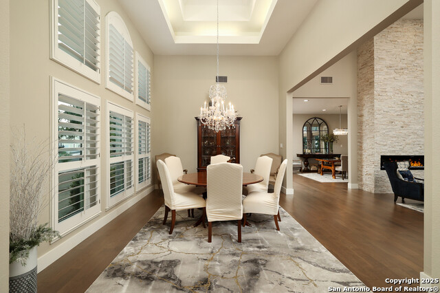 Listing photo id 2 for 19727 La Sierra Blvd