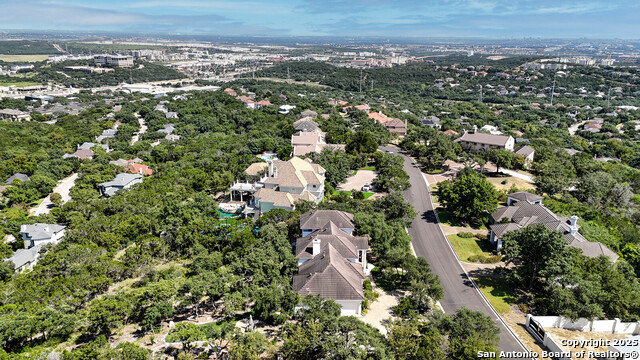 Listing photo id 42 for 19727 La Sierra Blvd