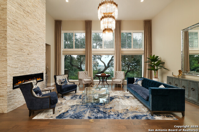 Listing photo id 3 for 19727 La Sierra Blvd