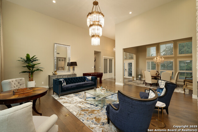 Listing photo id 5 for 19727 La Sierra Blvd
