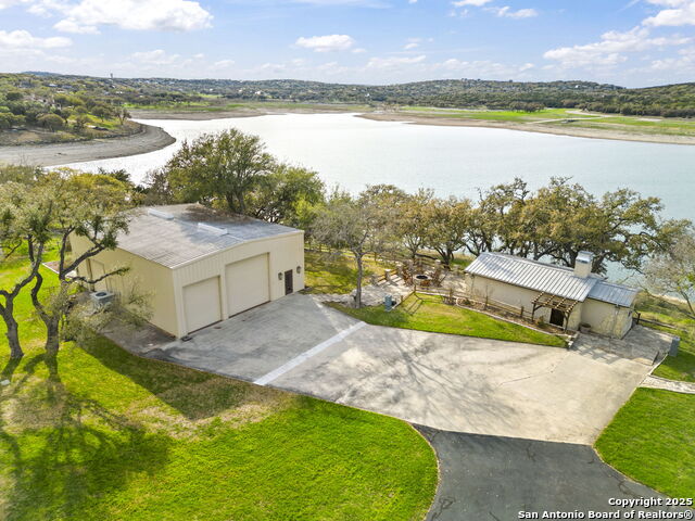 Listing photo id 10 for 1155 Blue Water Drive