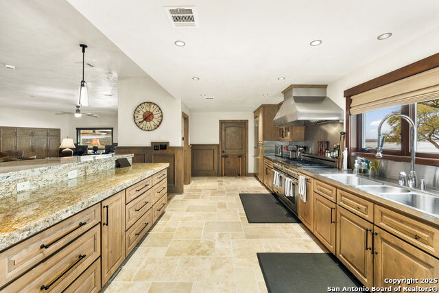 Listing photo id 16 for 1155 Blue Water Drive