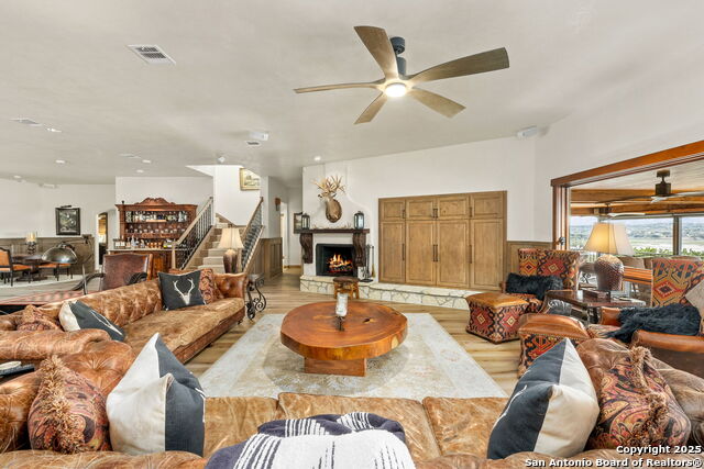 Listing photo id 18 for 1155 Blue Water Drive