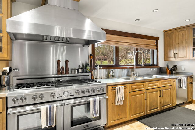 Listing photo id 21 for 1155 Blue Water Drive