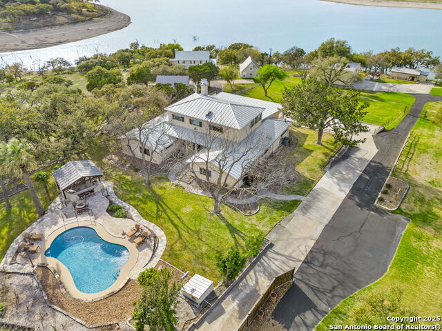 Listing photo id 1 for 1155 Blue Water Drive