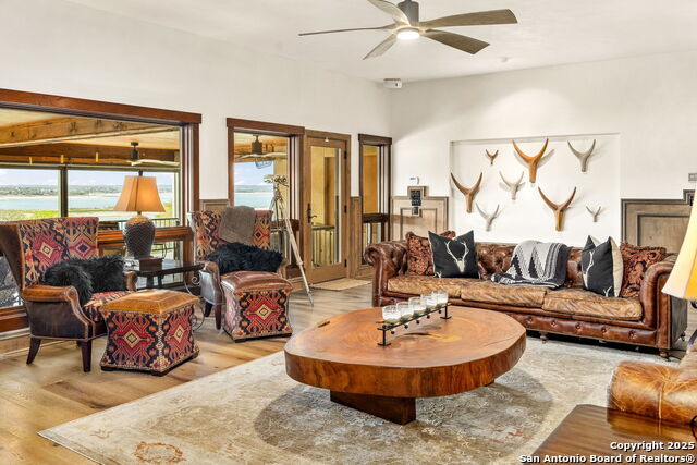 Listing photo id 3 for 1155 Blue Water Drive