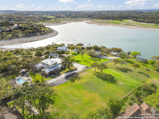 Listing photo id 4 for 1155 Blue Water Drive