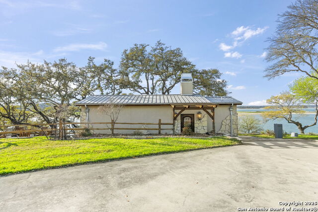 Listing photo id 64 for 1155 Blue Water Drive