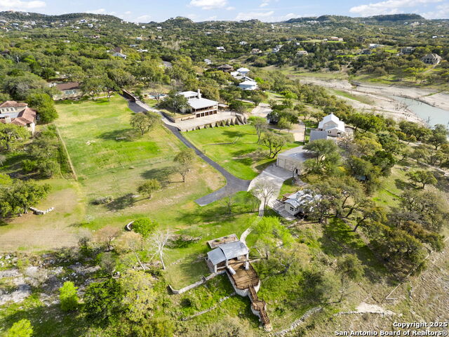 Listing photo id 5 for 1155 Blue Water Drive