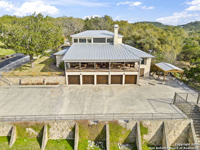 Listing photo id 6 for 1155 Blue Water Drive
