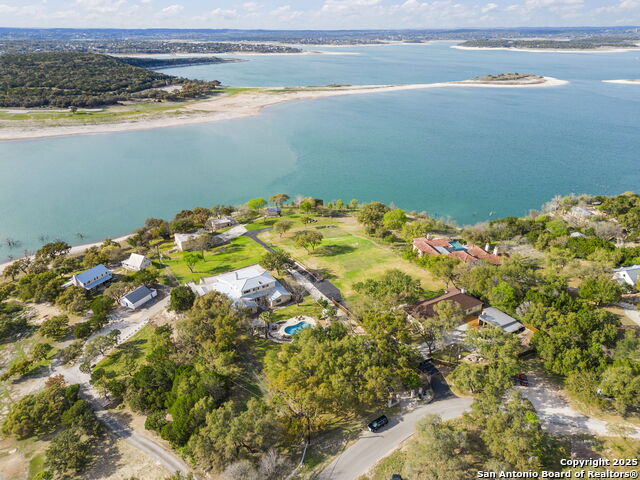 Listing photo id 7 for 1155 Blue Water Drive