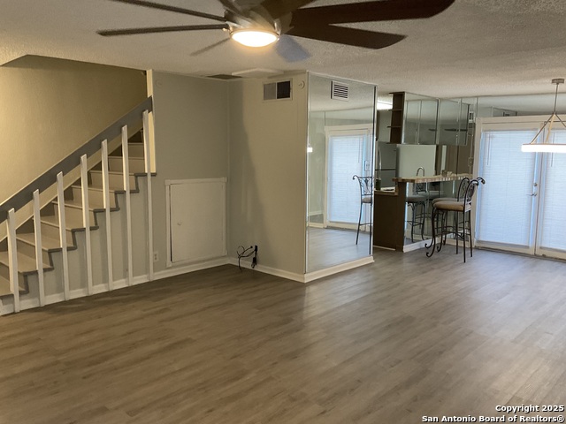 Image 11 of 29 For 7322 Oak Manor  36