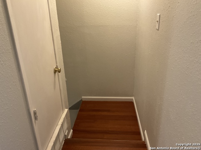 Image 13 of 29 For 7322 Oak Manor  36