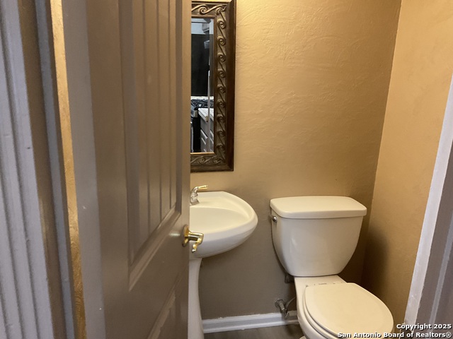 Image 17 of 29 For 7322 Oak Manor  36