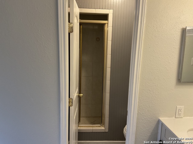 Image 18 of 29 For 7322 Oak Manor  36
