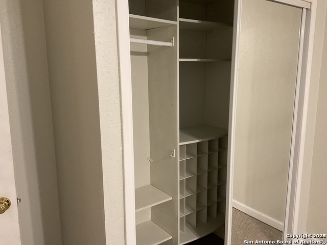 Image 20 of 29 For 7322 Oak Manor  36