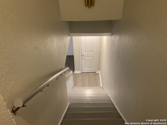 Image 22 of 29 For 7322 Oak Manor  36