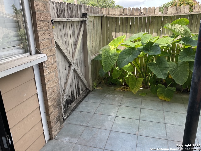 Image 25 of 29 For 7322 Oak Manor  36