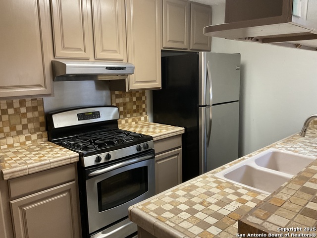 Image 5 of 29 For 7322 Oak Manor  36