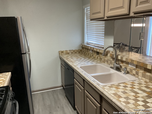 Image 7 of 29 For 7322 Oak Manor  36