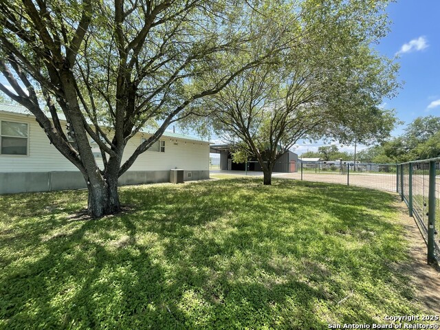 Image 27 of 37 For 207 S Edwards