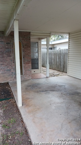 Listing photo id 1 for 7120 Larksong