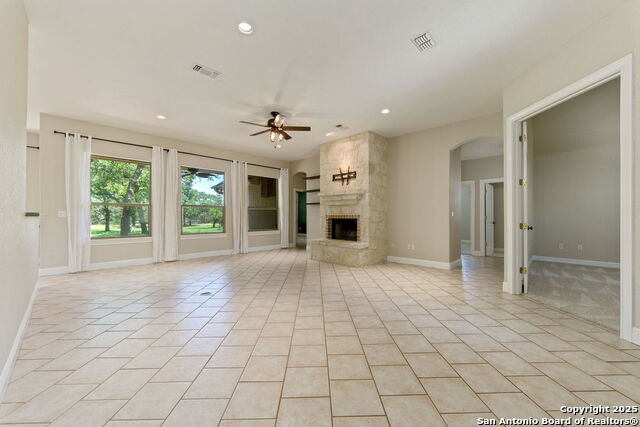 Image 4 of 33 For 143 Lantana Ridge