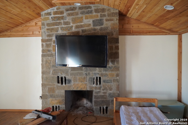 Listing photo id 8 for 203 Kerr  
