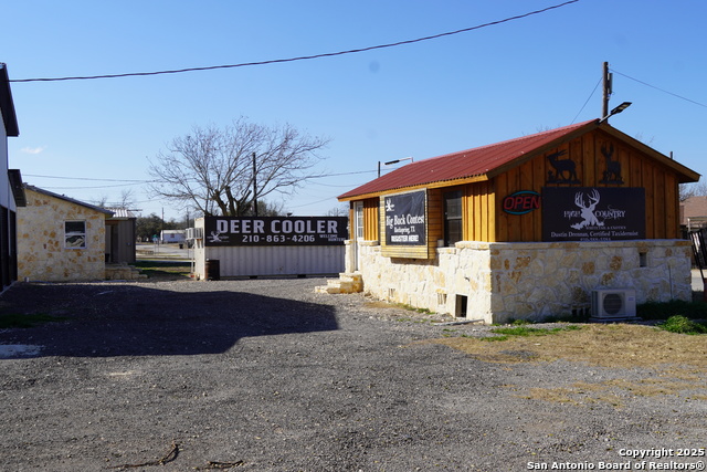 Listing photo id 11 for 203 Kerr  