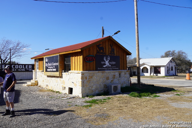 Listing photo id 12 for 203 Kerr  