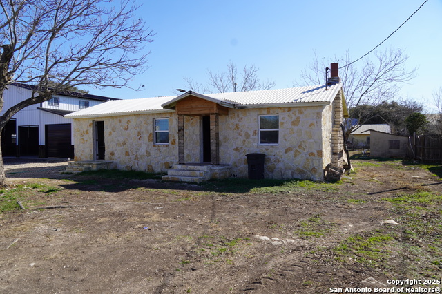 Listing photo id 6 for 203 Kerr  