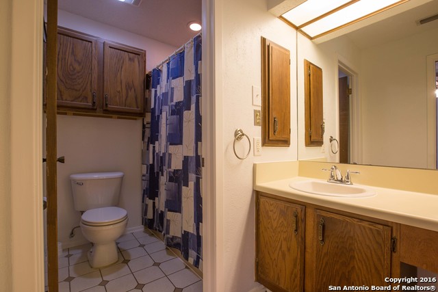 Listing photo id 8 for 9218 Woodheather