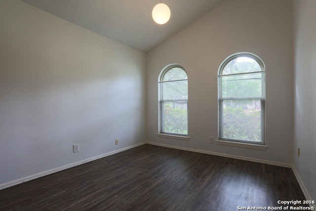 Listing photo id 2 for 9218 Woodheather
