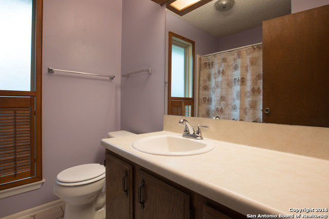 Listing photo id 3 for 9218 Woodheather