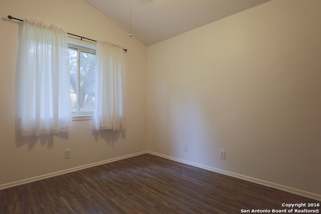 Listing photo id 4 for 9218 Woodheather