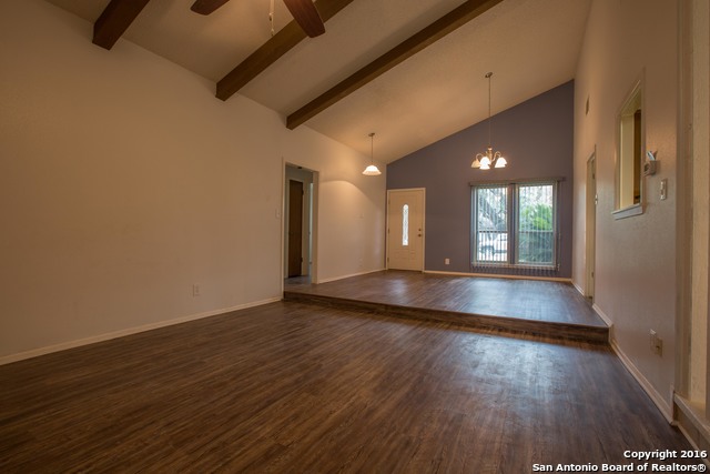Listing photo id 7 for 9218 Woodheather