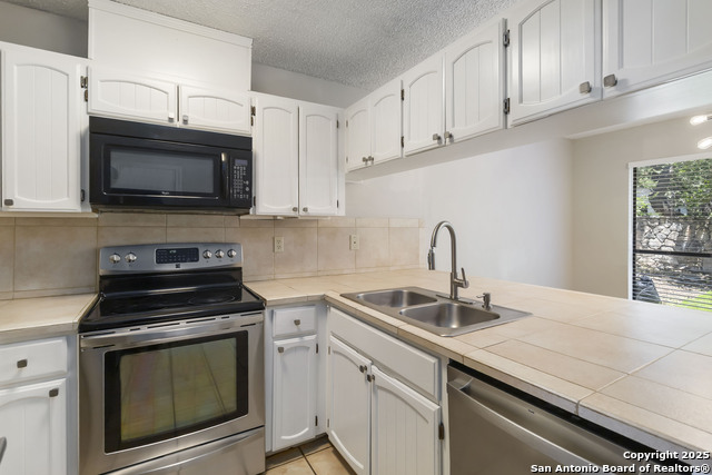 Listing photo id 8 for 137 Saddle Club Cir