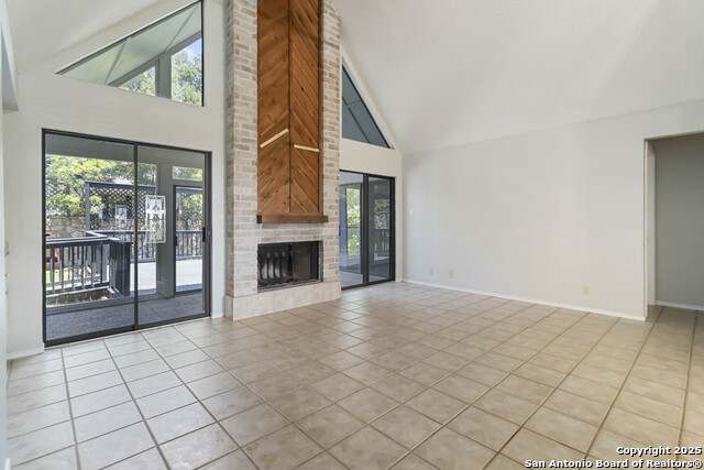 Listing photo id 4 for 137 Saddle Club Cir