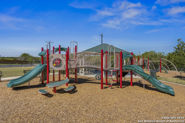 Listing photo id 2 for 9427 Crestway Road